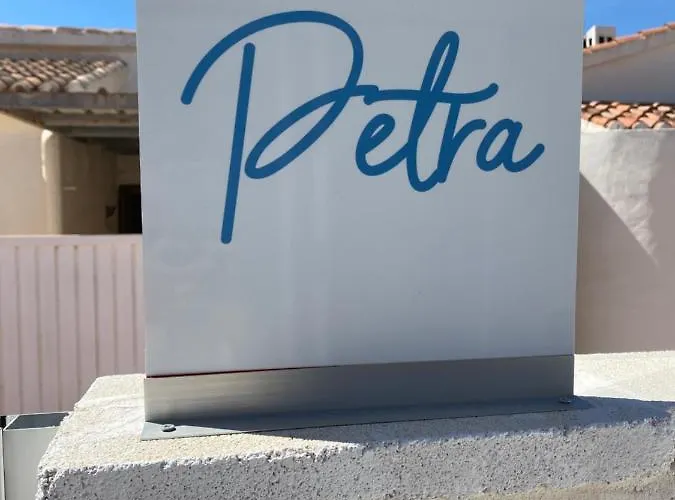 Petra, Mis Casitas * דניה